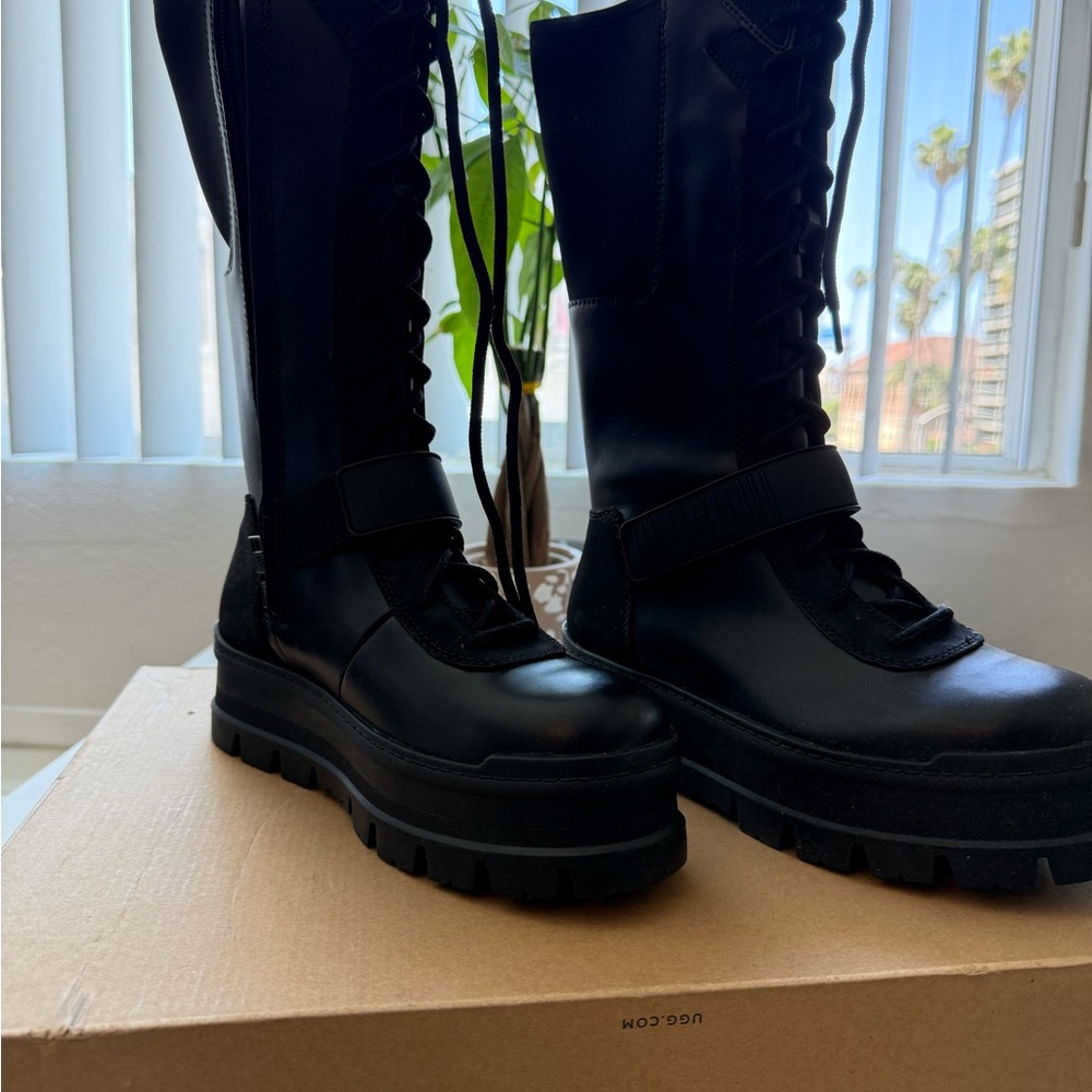 UGG Black W Flynn Boots Size 7